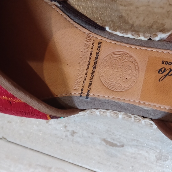 Stunning Mexico Lindo Floral Espadrilles - Picture 5 of 13